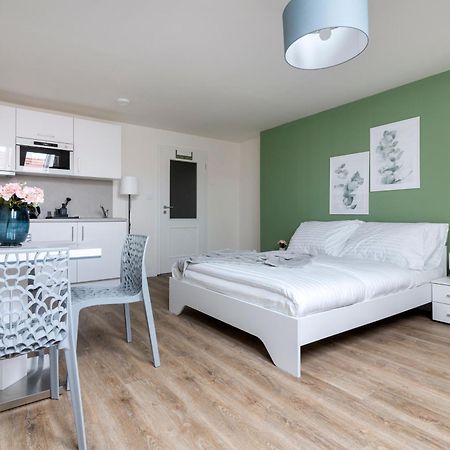 Central Haven Apartments プラハ エクステリア 写真