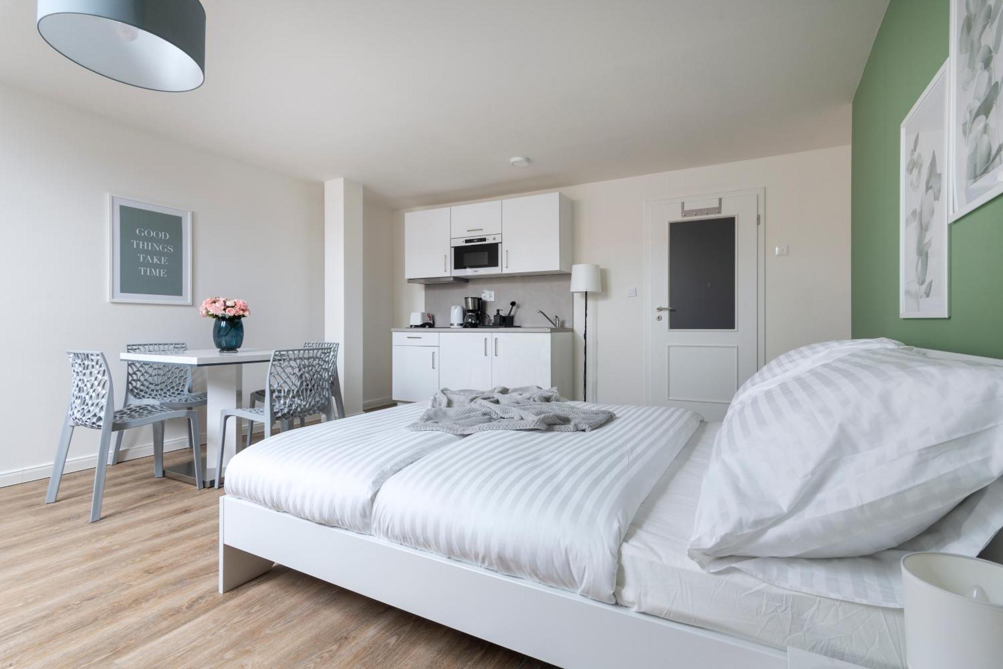 Central Haven Apartments プラハ エクステリア 写真